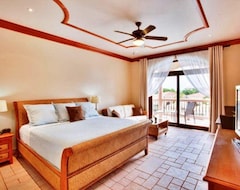 Khách sạn Coco Beach Resort (San Pedro, Belize)