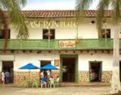 Khách sạn Caseron Plaza (Santa Fe de Antioquia, Colombia)
