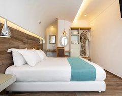 Khách sạn Deluxe Hotel Santorini (Fira, Hy Lạp)