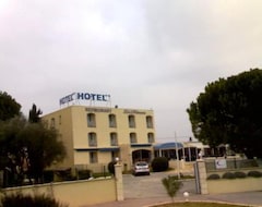Hotel Les Mimosas (Lunel, France)