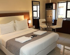 Otel Eagle Nest Luxury Accommodation (Roodepoort, Güney Afrika)