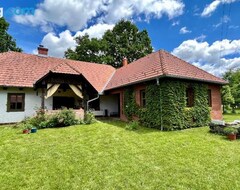 Toàn bộ căn nhà/căn hộ Orsegi Mi Kis Hazunk Vendeghaz (Szalafő, Hungary)