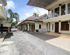 Hotelli Reddoorz @ Kompleks Candi Borobudur (Magelang, Indonesia)
