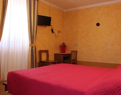 Hotel Bed And Breakfast Leonardi (Dimaro, Italia)