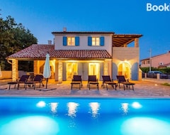 Toàn bộ căn nhà/căn hộ Villa Leticia (Bibici, Croatia)