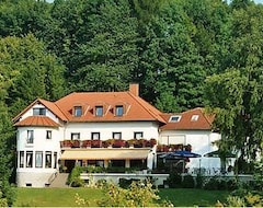Khách sạn Berghof Hotel (Nieheim, Đức)