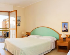 Hotel Bacco Rooms and Breakfast (Pietra Ligure, Italien)