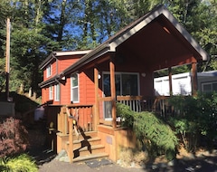 Toàn bộ căn nhà/căn hộ Cozy River Cottage on the Oregon Coast (Nehalem, Hoa Kỳ)