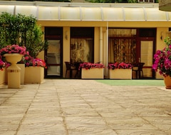Khách sạn Hotel Acropolis (Varna, Bun-ga-ri)
