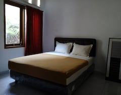 Hotelli Loesje Guest House (Malang, Indonesia)