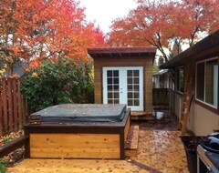 Koko talo/asunto Backyard Hot Tub And Sauna Near Downtown (McMinnville, Amerikan Yhdysvallat)