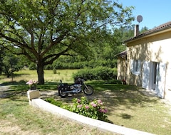 Khách sạn Holiday Home In The Perigord In A Beautiful Countryside (Saint-Laurent-sur-Manoire, Pháp)