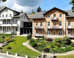 Khách sạn Hotel-Pension Vier Jahreszeiten (Bad Elster, Đức)