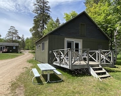 Toàn bộ căn nhà/căn hộ Rustic Cabin On The St. Mary'S River #2 (Barbeau, Hoa Kỳ)