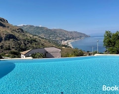 Toàn bộ căn nhà/căn hộ Luxury Apartment Taormina With Pool And Parking (Taormina, Ý)