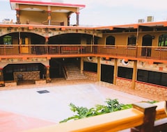 Khách sạn Hotel & Restaurante Clarimila (Jungapeo, Mexico)