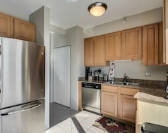Hotel 55/56th Fl Magmile Penthouse Duplex - Views, Fireplace, Balcony, Pool (Chicago, USA)