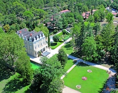 Khách sạn Vacances Bleues : Château Laval (Gréoux-les-Bains, Pháp)