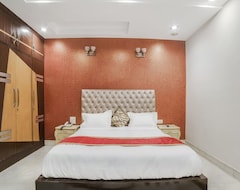 Hotel OYO 14231 Santosh Residency (Delhi, India)
