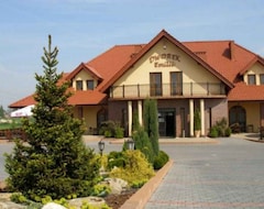 Hotel Dworek Emilii (Biskupice, Poland)