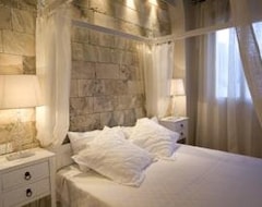 Hotel Luxury Suites (Florence, Italy)