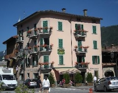 Khách sạn Albergo Centrale (Fino del Monte, Ý)