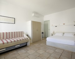 Hotel Guardiero Luxury Accommodation (Kythnos - Chora, Greece)