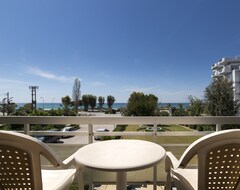Delfini Hotel Patras (Patra, Greece)