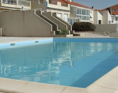 Cijela kuća/apartman Les Sables Dolonne. Apart. 4 Pers. Beachfront With Pool (Château-d'Olonne, Francuska)