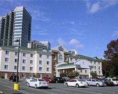 Hotel Holiday Inn Express & Suites Tower Center New Brunswick (East Brunswick, USA)