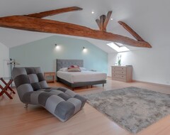 Hotel Holiday Home For 10 Guests With Pool Spa And Sauna (Vaudelnay, France)