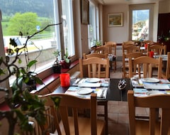 Hotelli Le Crêt de l'Anneau (Travers, Sveitsi)