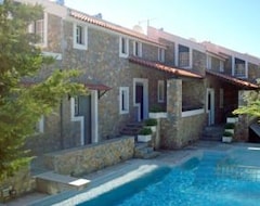 Khách sạn Elia Village (Plomari, Hy Lạp)