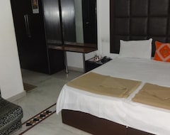 Khách sạn OYO 1768 Home Stay The Divine Home (Delhi, Ấn Độ)
