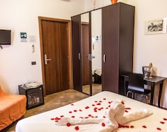 Hotel Il Corso Comfort Rooms (Rome, Italy)