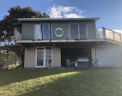 Entire House / Apartment Quintessential Kiwi Bach (Pouto Point, New Zealand)