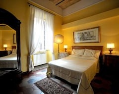 Hotel Eats & Sheets Colosseo (Rome, Italy)