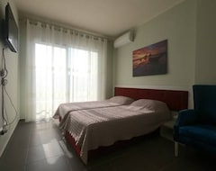 Hotel Domus  & Apartments (Laç, Albanien)