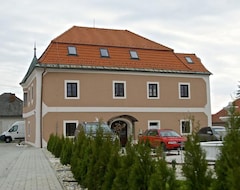 Khách sạn Kaštieľ Ottlýk (Bánovce nad Bebravou, Slovakia)