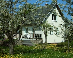 Entire House / Apartment Comfortable Holiday House, Located In A Big Garden, Few Minutes To The Centre (Sachsen, Germany)