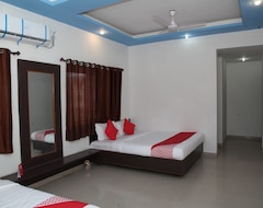 Khách sạn OYO 24551 Hotel Shirdi Sai Inn (Shirdi, Ấn Độ)