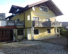 Khách sạn Fe Wo Wiesmuhlstrasse (Henndorf am Wallersee, Áo)