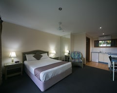 Khách sạn Sunlit Waters Studio Apartments (Airlie Beach, Úc)