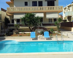 Hotelli Nicolas Studios & Apartments (Agia Marina, Kreikka)