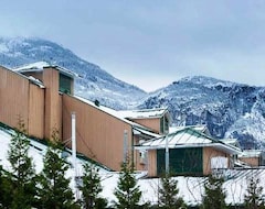 Mountain Retreat Hotel & Suites (Squamish, Canadá)
