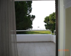Toàn bộ căn nhà/căn hộ 3 Or 5 Bedroom Beachfront Villa On Marathon Bay - Schinias, Amid Pine Trees (Marathon, Hy Lạp)