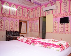 Hotel Queen Garden (Jhunjhunu, India)