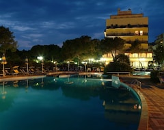Khách sạn Ausonia (Cérvia, Ý)