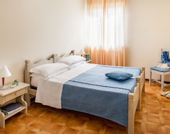 Khách sạn Holiday apartment Residence Il Borgo della Rovere (San Bartolomeo al Mare, Ý)