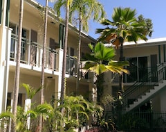 Khách sạn Crystal Garden Resort & Restaurant (Cairns, Úc)